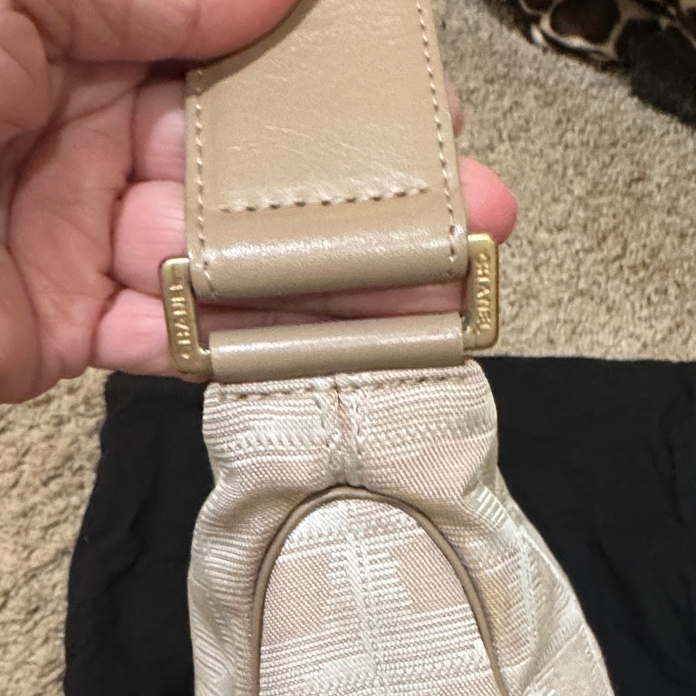 CHANEL Elegant Shoulder Bag - Picture 5 of 16